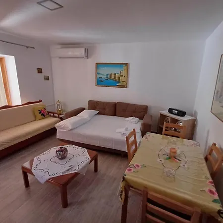 Cozy Apartment In Drymades Village Dhërmi