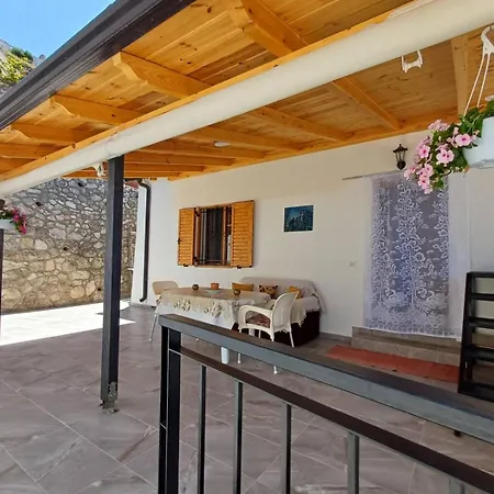 Fotis